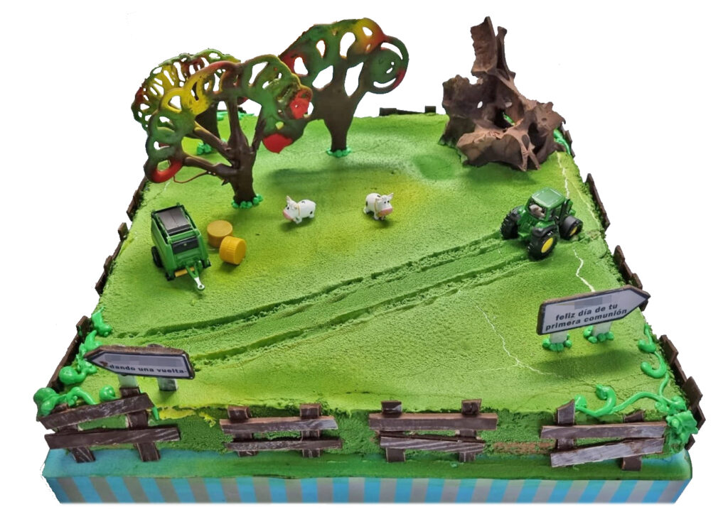 Tarta sencilla campo tractor verde vallas