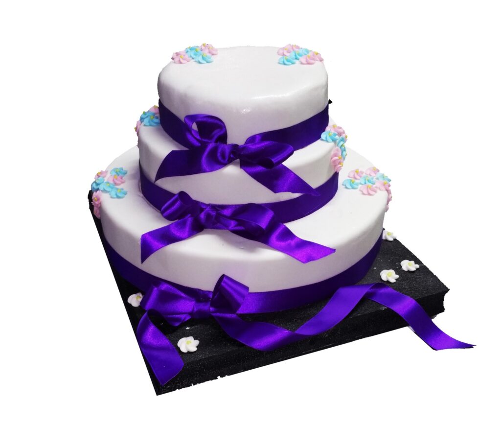 Tarta tres pisos decoracion lazo