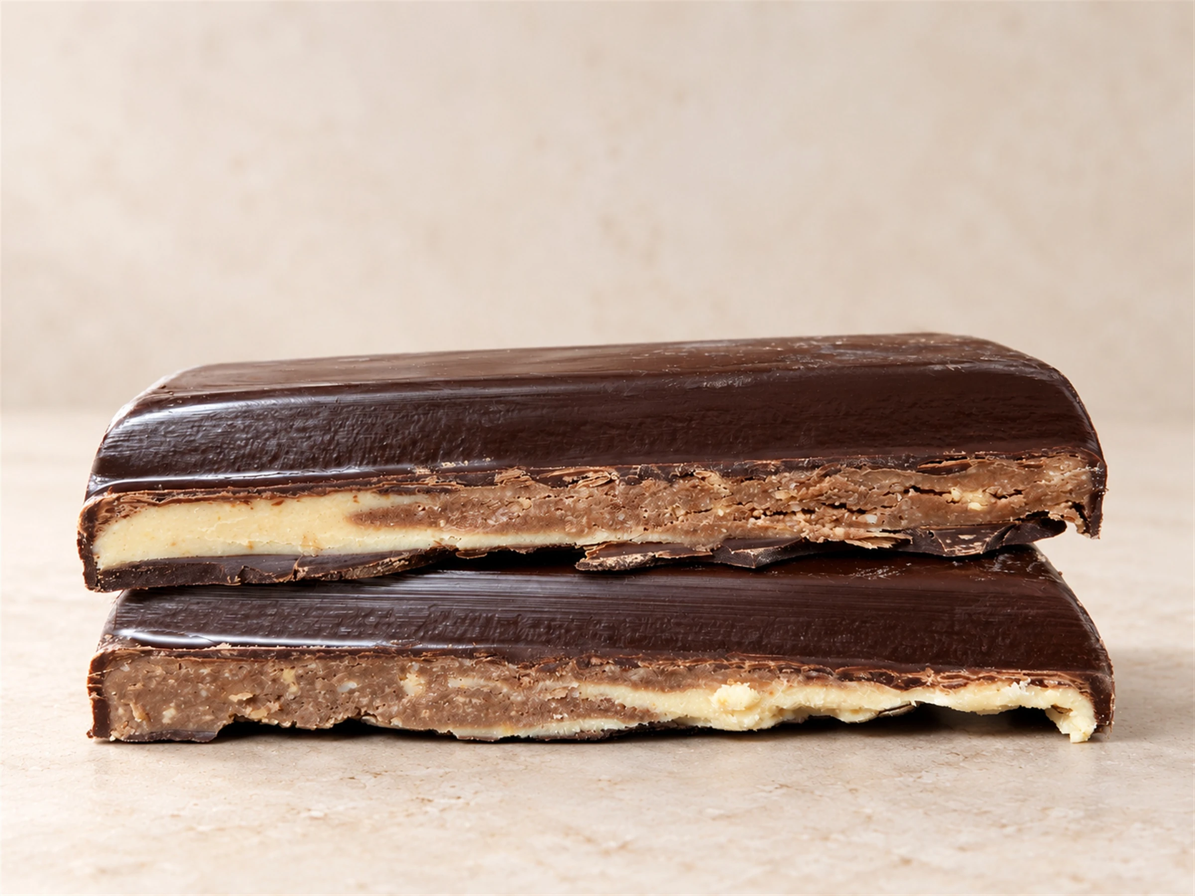 Turrón Artesanal Praliné Tentación de Frutos Secos y Chocolate Blanco y Chocolate Negro